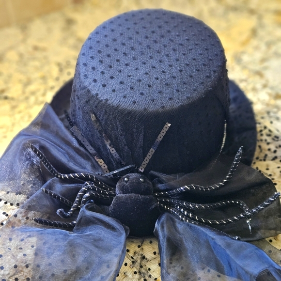 Cool Hat with Steampunk Vibes - Picture 3 of 9